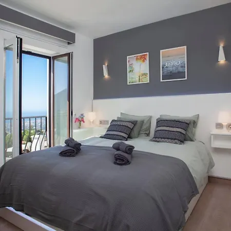 Apartment Luxury Sea View & Pool *
