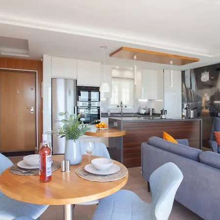 Luxury Sea View & Pool Apartment *